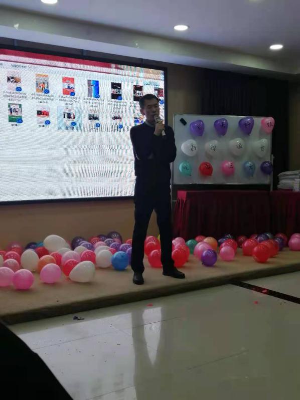 歡聲笑語迎新年、茶話會(huì)上笑開顏